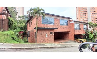 Venta Casa en El Poblado Alto con Jardín Privado. 2 Niveles