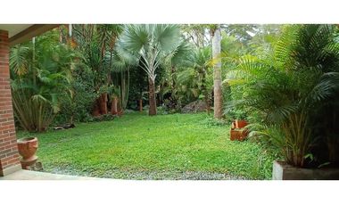 Venta Casa en El Poblado Alto con Jardín Privado. 2 Niveles