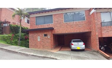 Venta Casa en El Poblado Alto con Jardín Privado. 2 Niveles