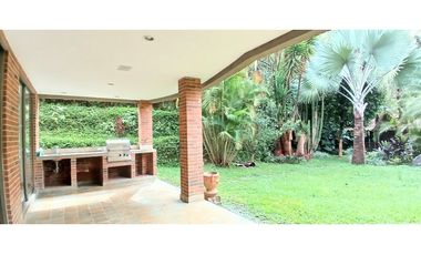 Venta Casa en El Poblado Alto con Jardín Privado. 2 Niveles