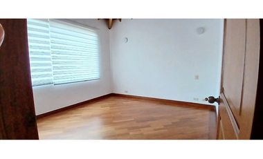Venta Casa en El Poblado Alto con Jardín Privado. 2 Niveles