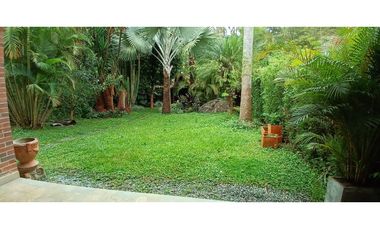 Venta Casa en El Poblado Alto con Jardín Privado. 2 Niveles