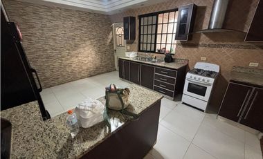 BETANIA / VILLA CACERES / 299M / 4 HABITACIONES / TERRAZA / JACUZZI JC