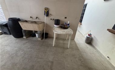 BETANIA / VILLA CACERES / 299M / 4 HABITACIONES / TERRAZA / JACUZZI JC