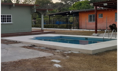 CHAME / NUEVA GORGONA / 2000M / 3 HABITACIONES / 5 PARKING / PISCINA