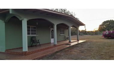 CHAME / NUEVA GORGONA / 2000M / 3 HABITACIONES / 5 PARKING / PISCINA