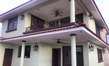 BRISAS DEL GOLF / 463 M2 / 5 HABITACION / 2 PARKING / ESQUINA / DUPLEX