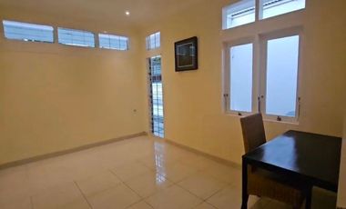 rumah tengah kota simpang lima lengkong 2 lantai