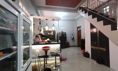 Rumah Mewah dan Ruang Futsal Strategis di Surakarta