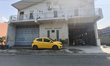 Rumah Mewah dan Ruang Futsal Strategis di Surakarta