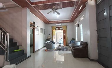 Rumah Mewah dan Ruang Futsal Strategis di Surakarta