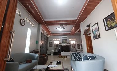 Rumah Mewah dan Ruang Futsal Strategis di Surakarta