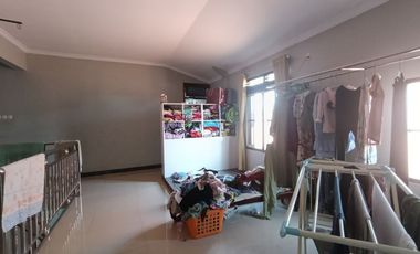 Rumah Mewah dan Ruang Futsal Strategis di Surakarta