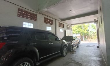 Rumah Mewah dan Ruang Futsal Strategis di Surakarta