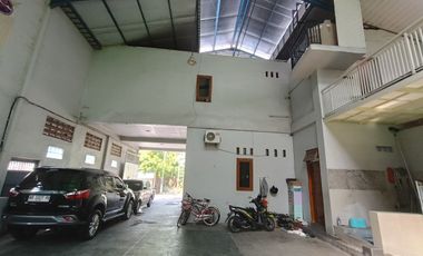 Rumah Mewah dan Ruang Futsal Strategis di Surakarta