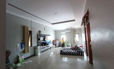 Rumah Mewah dan Ruang Futsal Strategis di Surakarta