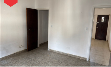 CASA EN VENTA, EXCELENTE UBICACIÓN (Calle 24 e/19 y 21)