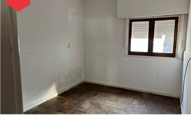 CASA EN VENTA, EXCELENTE UBICACIÓN (Calle 24 e/19 y 21)