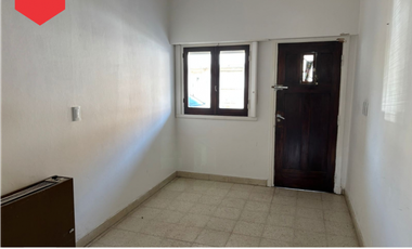 CASA EN VENTA, EXCELENTE UBICACIÓN (Calle 24 e/19 y 21)