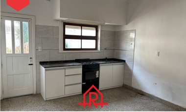 CASA EN VENTA, EXCELENTE UBICACIÓN (Calle 24 e/19 y 21)