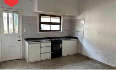 CASA EN VENTA, EXCELENTE UBICACIÓN (Calle 24 e/19 y 21)