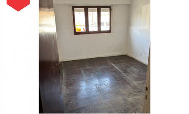 CASA EN VENTA, EXCELENTE UBICACIÓN (Calle 24 e/19 y 21)