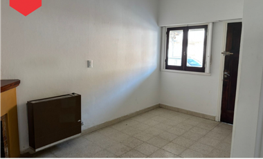 CASA EN VENTA, EXCELENTE UBICACIÓN (Calle 24 e/19 y 21)