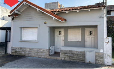 CASA EN VENTA, EXCELENTE UBICACIÓN (Calle 24 e/19 y 21)
