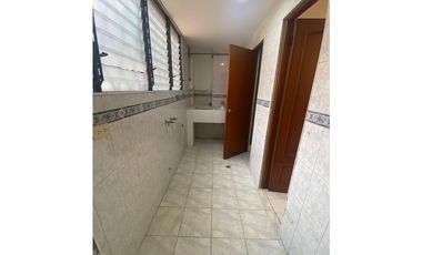 SE ARRIENDA APARTAMENTO EN LA FLORA