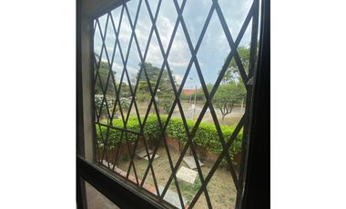 SE ARRIENDA APARTAMENTO EN LA FLORA