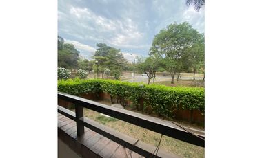 SE ARRIENDA APARTAMENTO EN LA FLORA