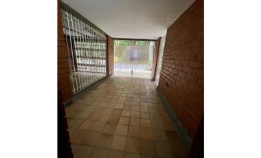 ARRIENDO HERMOSA Y AMPLIA CASA SEMICAMPESTRE EN ENVIGADO /CAMINO VERDE