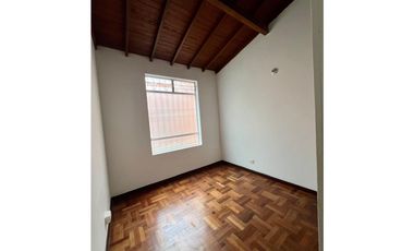 ARRIENDO HERMOSA Y AMPLIA CASA SEMICAMPESTRE EN ENVIGADO /CAMINO VERDE