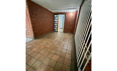 ARRIENDO HERMOSA Y AMPLIA CASA SEMICAMPESTRE EN ENVIGADO /CAMINO VERDE