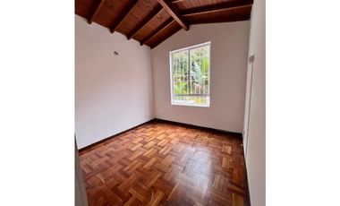 ARRIENDO HERMOSA Y AMPLIA CASA SEMICAMPESTRE EN ENVIGADO /CAMINO VERDE