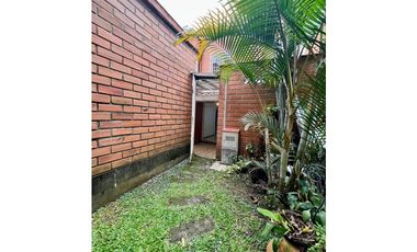 ARRIENDO HERMOSA Y AMPLIA CASA SEMICAMPESTRE EN ENVIGADO /CAMINO VERDE