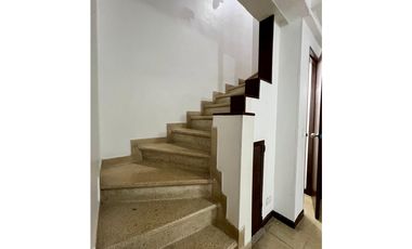ARRIENDO HERMOSA Y AMPLIA CASA SEMICAMPESTRE EN ENVIGADO /CAMINO VERDE