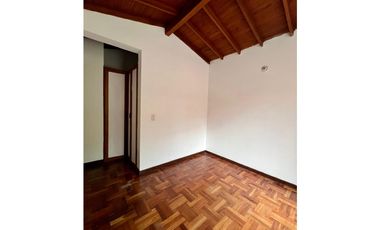 ARRIENDO HERMOSA Y AMPLIA CASA SEMICAMPESTRE EN ENVIGADO /CAMINO VERDE
