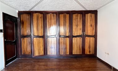 Venta de Casa, Cuenca, Sector Unidad Nacional, 304 m²