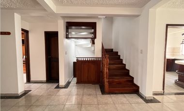 Venta de Casa, Cuenca, Sector Unidad Nacional, 304 m²