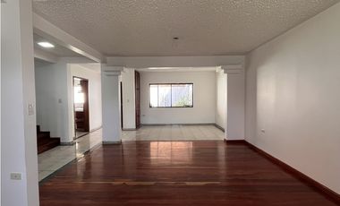 Venta de Casa, Cuenca, Sector Unidad Nacional, 304 m²