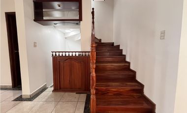 Venta de Casa, Cuenca, Sector Unidad Nacional, 304 m²