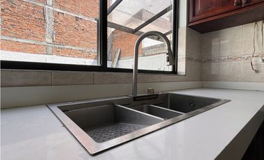 Venta de Casa, Cuenca, Sector Unidad Nacional, 304 m²