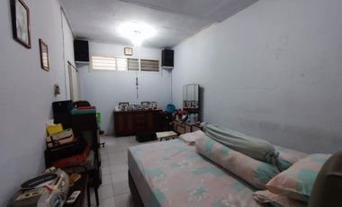 Rumah komersil pinggir jalan raya Tajur wangun