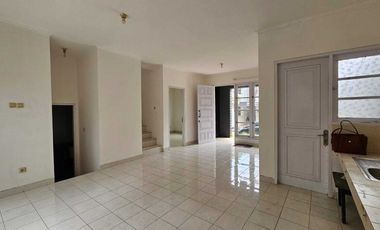 DISEWAKAN RUMAH 2 LANTAI DI KOTA WISATA CIBUBUR