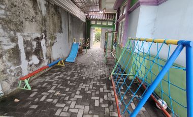 Rumah Plus Tempat Usaha Strategis Dekat Rumah Jokowi di Surakarta