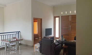 Rumah kece 2 lantai yang siap jadi tempat healing tiap hari.