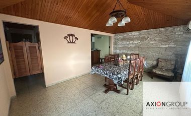 OPORTUNIDAD Casa en venta de 4 dormitorios c/ cochera en Berisso