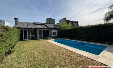 Venta Monte Grande Barrio Mirasoles Casa de 2 dormitorios quincho y piscina