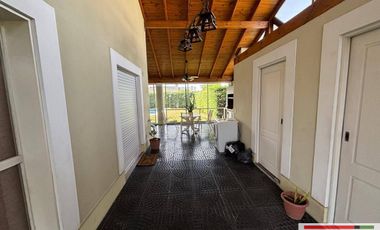 Venta Monte Grande Barrio Mirasoles Casa de 2 dormitorios quincho y piscina